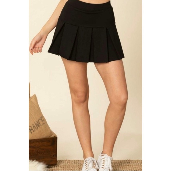 Dresses & Skirts - Black Pleated Mini Skirt
